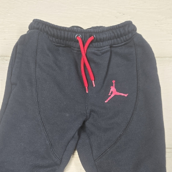 Jordan Black and Red Sweatpants Tapered Fit - Picture 4 of 9